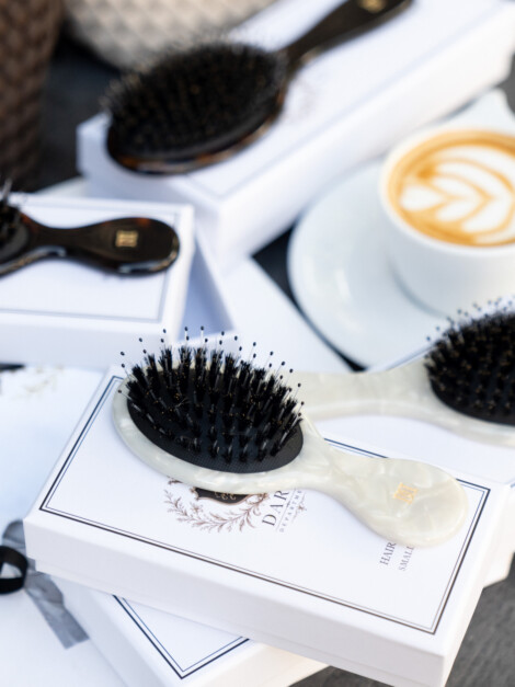 HAIR BRUSH SMALL OFF WHITE
