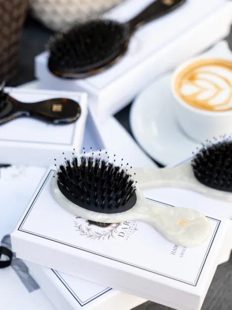 HAIR BRUSH SMALL OFF WHITE