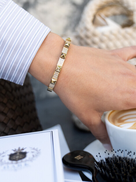 STUD BANGLE W/CRYSTALS GOLD