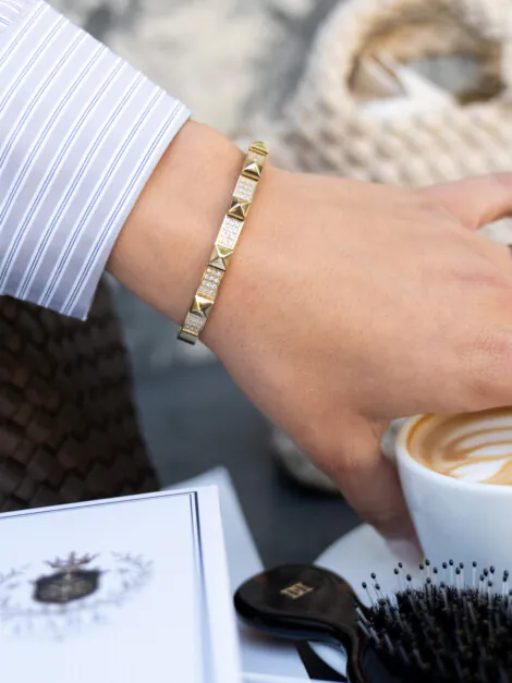 STUD BANGLE W/CRYSTALS GOLD
