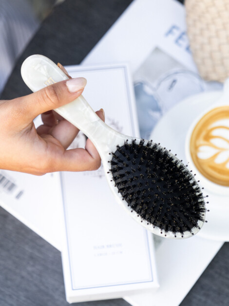 HAIR BRUSH LARGE OFF WHITE