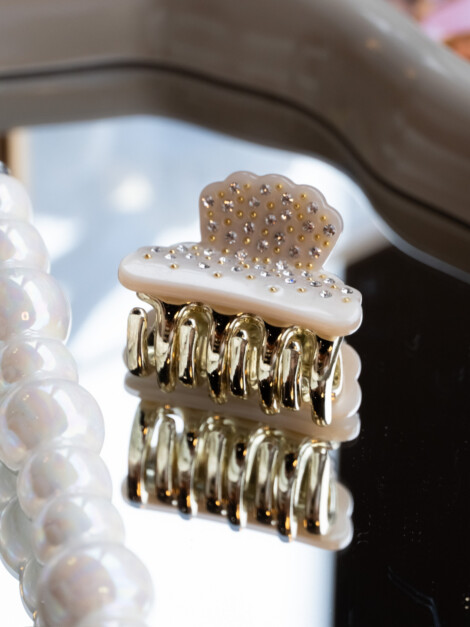 CRYSTAL HAIR CLAW SMALL SAND