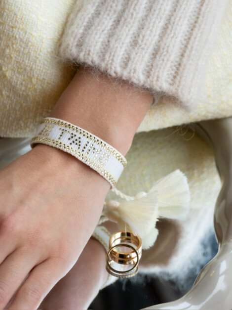TØYARMBÅND JE T'AIME W/CRYSTALS WHITE W/PALE YELLOW