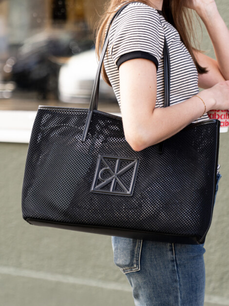EMBLEM MESH TOTE BLACK
