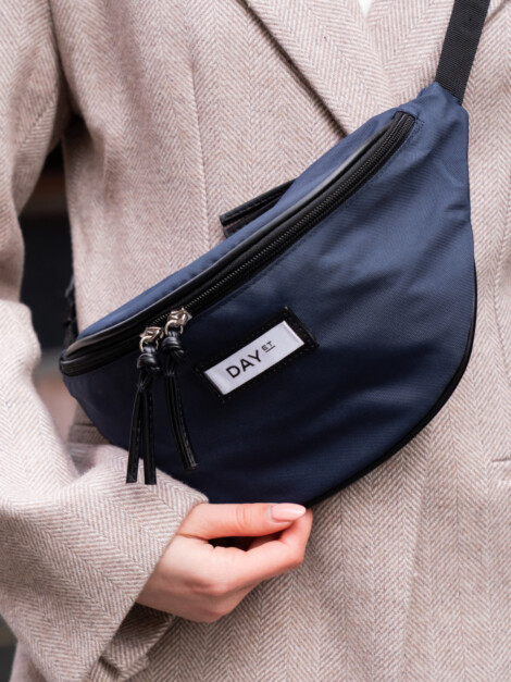 GWENETH RE-S BUM NAVY BLAZER