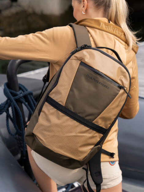 COMMUTER BACKPACK SIERRA SAND