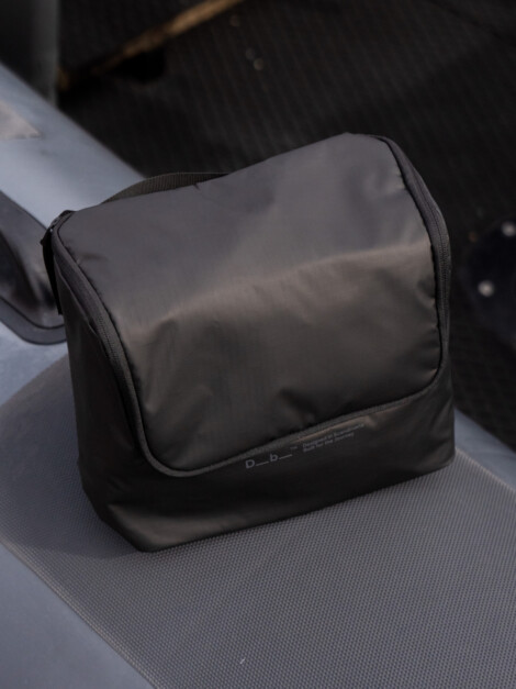 ESSENTIAL WASHBAG M BLACK OUT