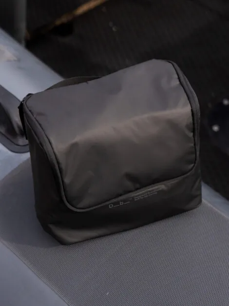 ESSENTIAL WASHBAG M BLACK OUT