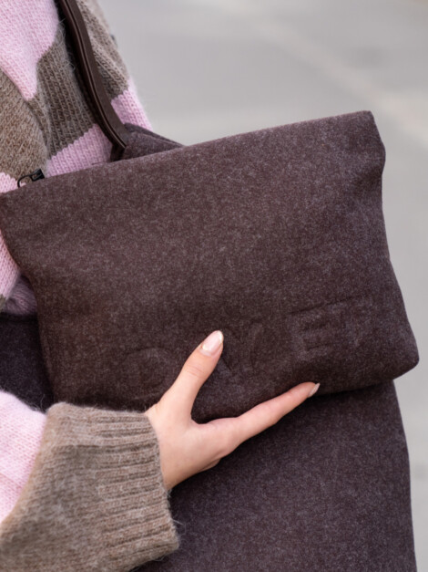 DAY WOOLEN POUCHY CHOCOLATE MELANGE