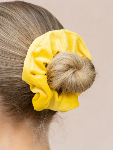 VELVET SCRUNCHIE SUN YELLOW