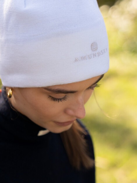 BEANIE WHITE