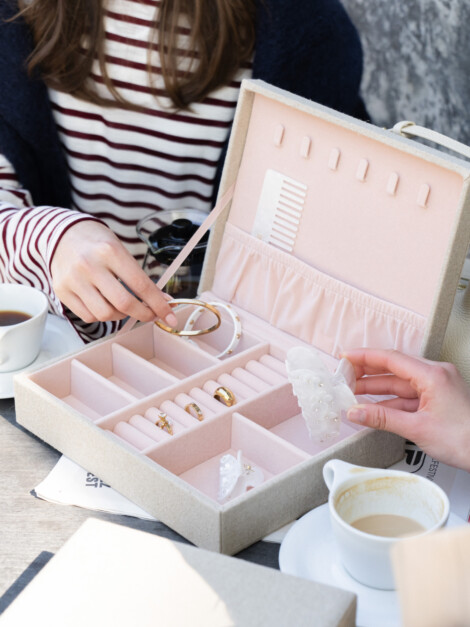 DAY LINEN JEWELRY CASE LARGE RAW LINEN
