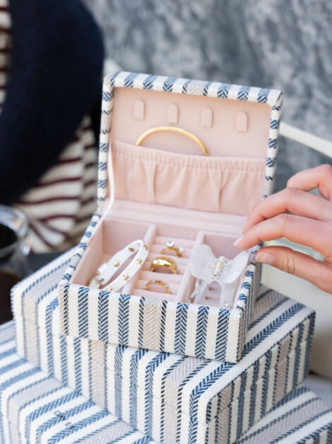 DAY STRIPES JEWELRY CASE SMALL PASTEL PARCHME