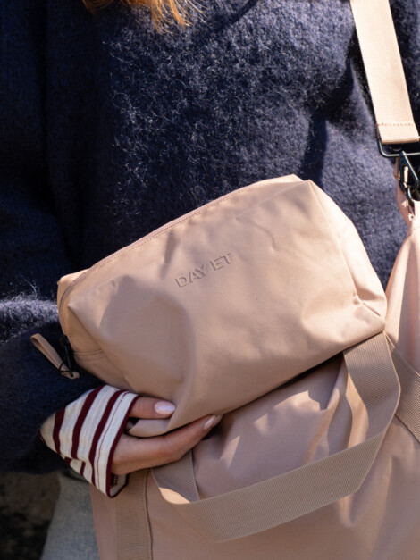DAY RE-S TONAL WASHBAG SMALL BRUSH BEIGE