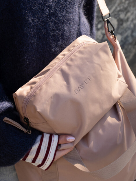 DAY RE-S TONAL WASHBAG SMALL BRUSH BEIGE