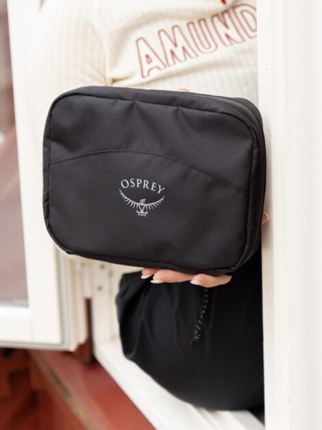 DAYLITE HANGING TOILETRY KIT BLACK
