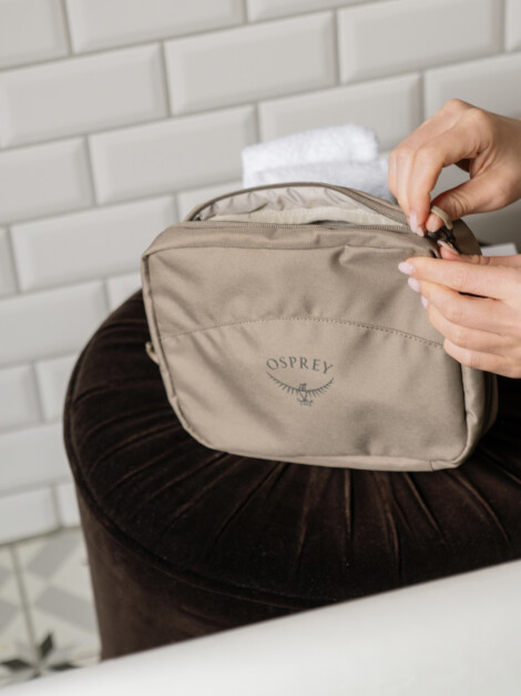 DAYLITE HANGING TOILETRY KIT TAN CONCRETE