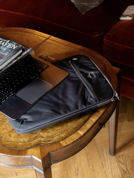 DAYLITE 16 LAPTOP SLEEVE BLACK