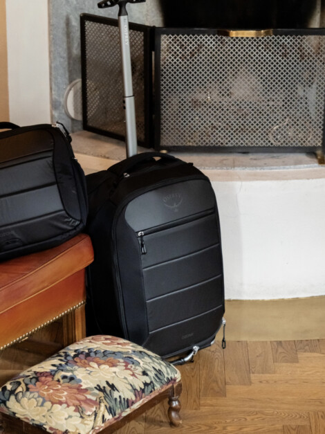 OZONE 2-WHEEL CARRY ON BLACK