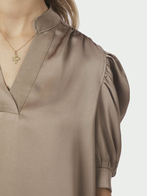 ROELLA HEAVY SATEEN BLOUSE DARK TAUPE