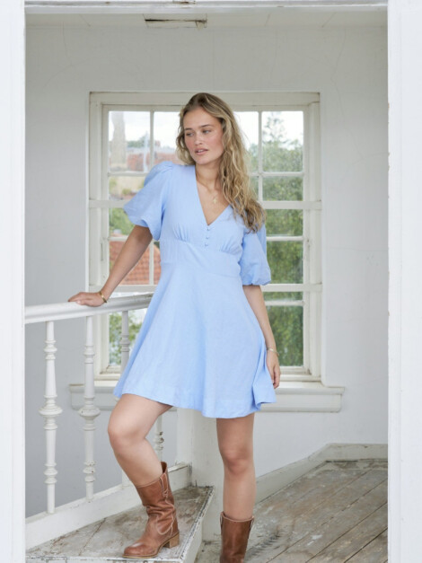 HALLI LINEN DRESS LIGHT BLUE