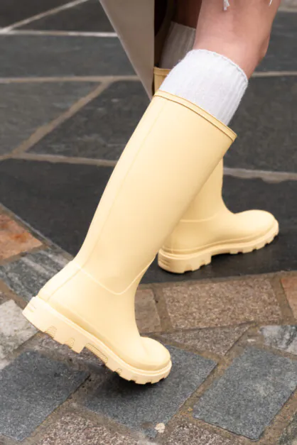 HUNTER DOWNPOUR TALL BOOT PALE YELLOW