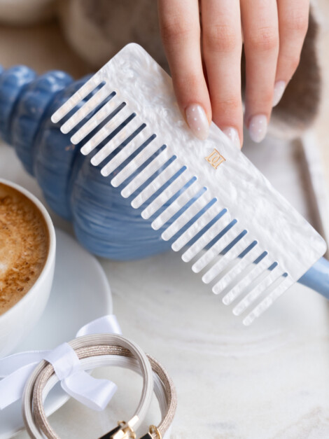 HAIR COMB BRIGHT WHITE