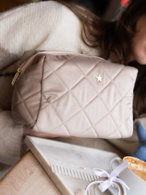 VELVET SQUARE QUILTED MAKE-UP POUCH LARGE DARK SAND