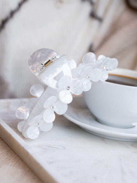 FLOWER HAIR CLAW X LARGE BRIGHT WHITE W/CRYSTAL