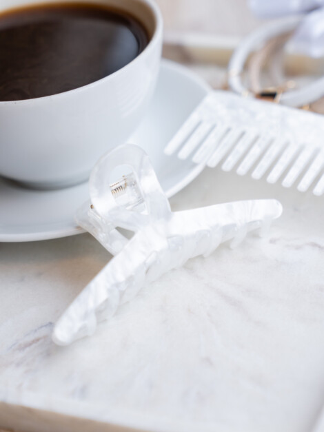 LOOP HAIR CLAW BRIGHT WHITE