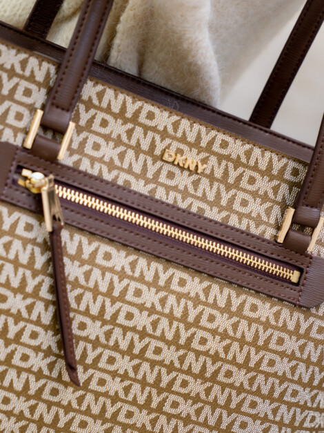 DKNY BRYANT AVE MD TOTE CHINO CHOCOLATE