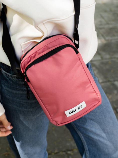 DAY GWENETH RE-S COMPACT LARGE MINERAL RED