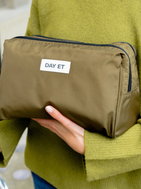 DAY GWENETH RE-S WASHBAG L DARK OLIVE