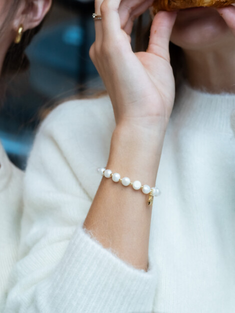 FRESH WATER PEARL BRACELET 8MM W/GOLD BEADS