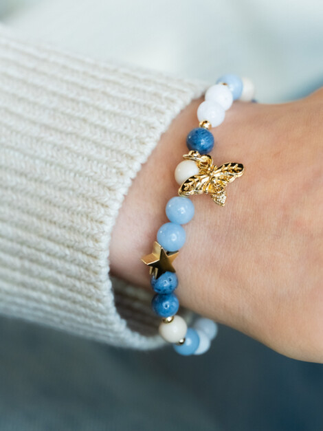 STONE BEAD BRACELET 6MM W/GOLD BEADS & CHARM BLUE & SAND MIX