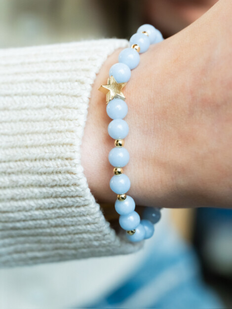 STONE BEAD BRACELET 6MM W/GOLD BEADS 501 BLUE