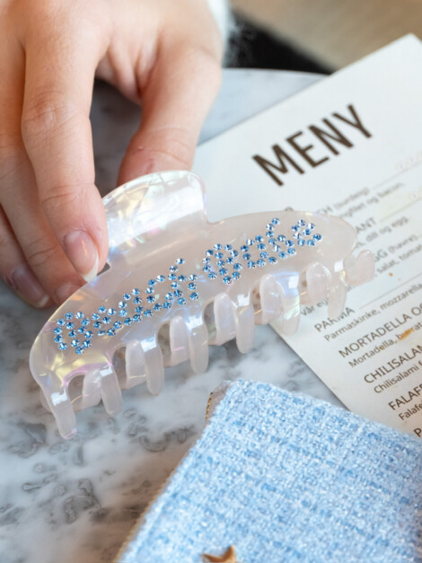 TEXT HAIR CLAW &quot; BEACH BABE&quot; SAND