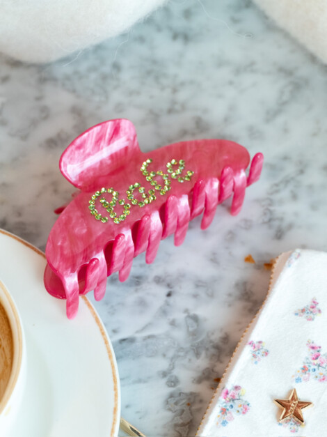 TEXT HAIR CLAW "BABE" BUBBLEGUM PINK