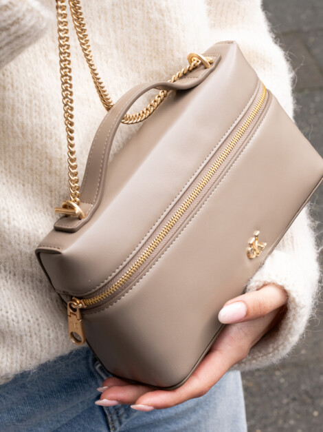 CK BEAUTY CASE ON CHAIN DESERT TAUPE