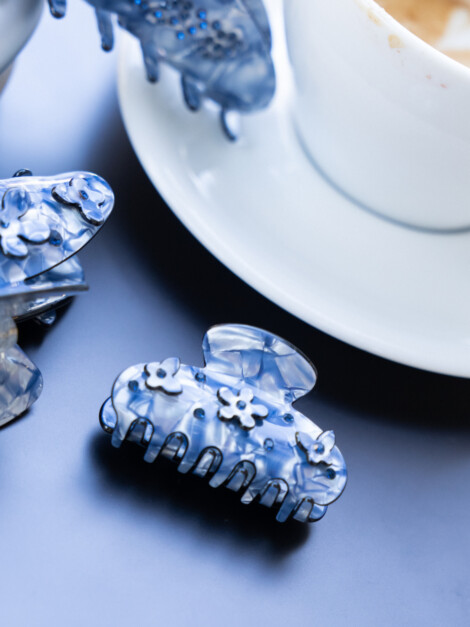 FLOWER & BUTTERFLY HAIR CLAW SMALL GRISALLE BLUE