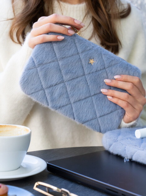 FAUX FUR QUILTED SMALL POUCH COOL BLUE
