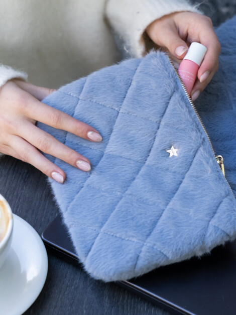 FAUX FUR QUILTED SMALL POUCH COOL BLUE