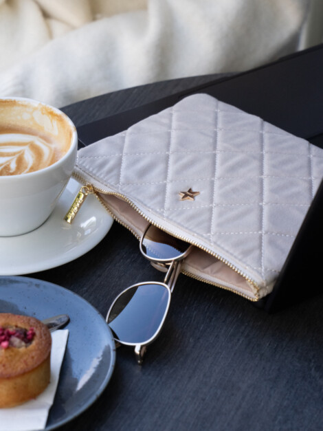 VELVET QUILTED SMALL POUCH SAND