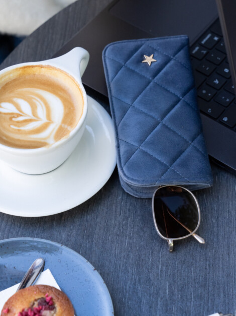 VELVET QUILTED EYEWEAR CASE GRISALLE BLUE