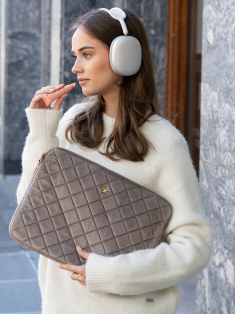VELVET QUILTED MAC COVER WARM TAUPE