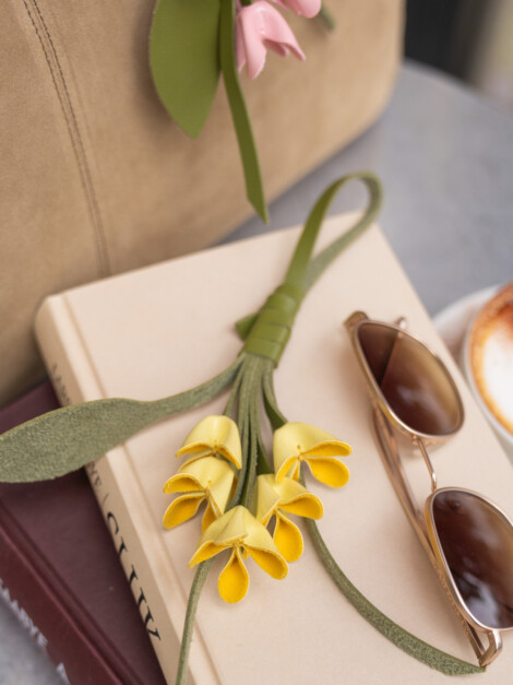 BOULE DISCO LILIES BOUQUET YELLOW