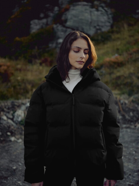 W. AURORA PUFFER JACKET BLACK