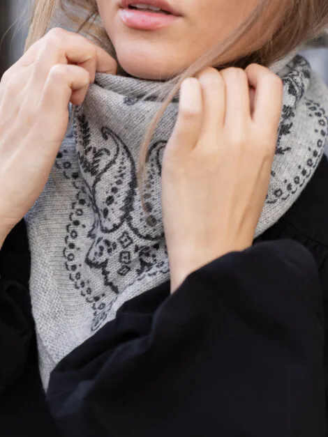 ADELINA PAISLEY KNIT SCARF GREY MELANGE