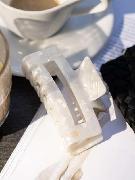 SQUARE HAIR CLAW LARGE OFF WHITE