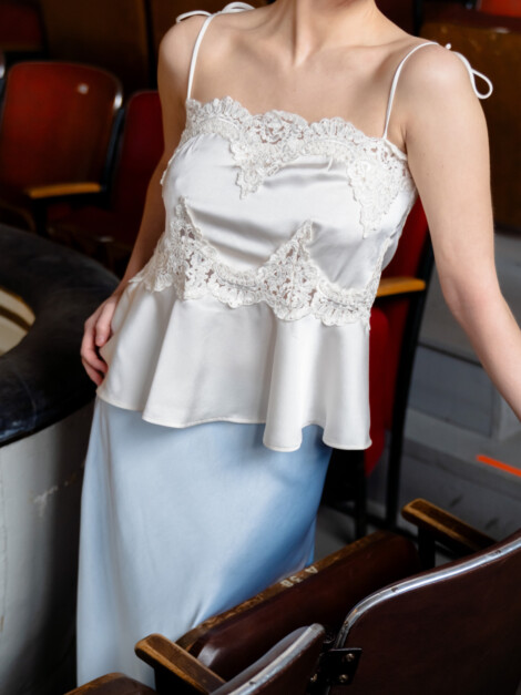 KAELA HEAVY SATEEN LACE TOP PEARL